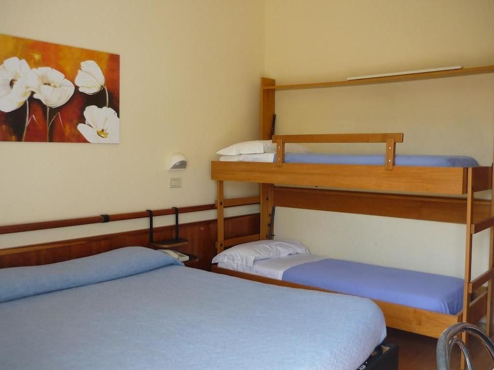 Hotel Houston Rimini Bagian luar foto